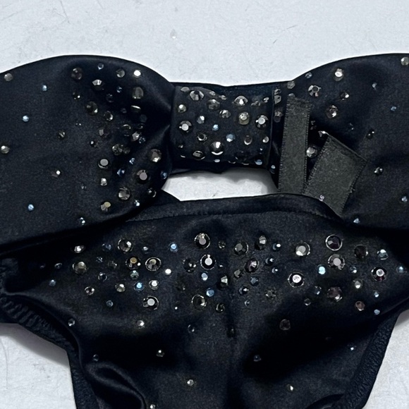 Victoria’s Secret FASHION SHOW LONDON 2014 Satin Bow Crystals Thong Sz M Panty - Picture 9 of 10